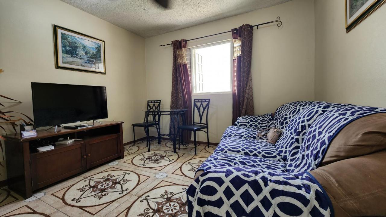 Oaklands Oasis Apartamento Kingston Exterior foto