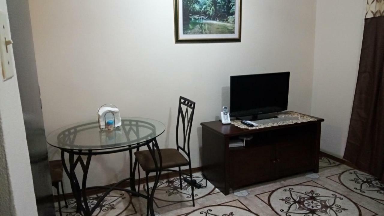 Oaklands Oasis Apartamento Kingston Exterior foto